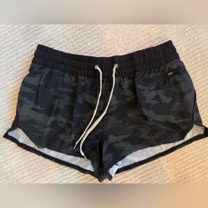 Vuori women’s clementine Black Camo Athletic Shorts